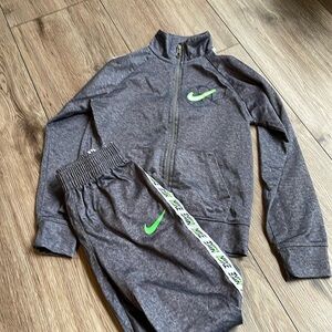 Boys Nike Soccer Track Suit, size 7